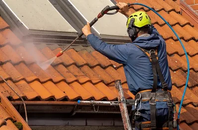 Démoussage et hydrofuge de toiture à Hure